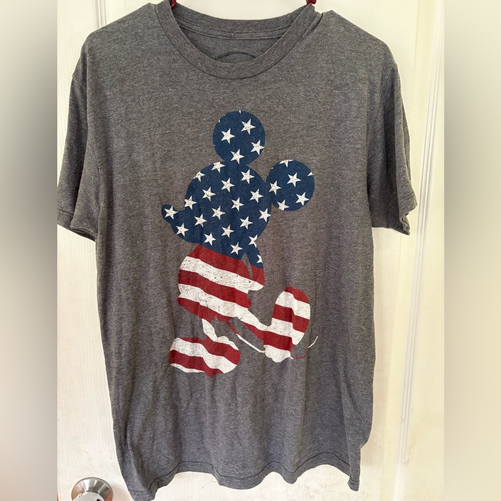 DISNEY mens M  Gray T-Shirt American Flag Mickey Mouse Design patriotic vintage